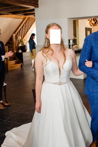 TROUWJURK STELLA YORK 6782 KLASSIEKE BALL GOWN MET ZAKKEN (MT 36-38)