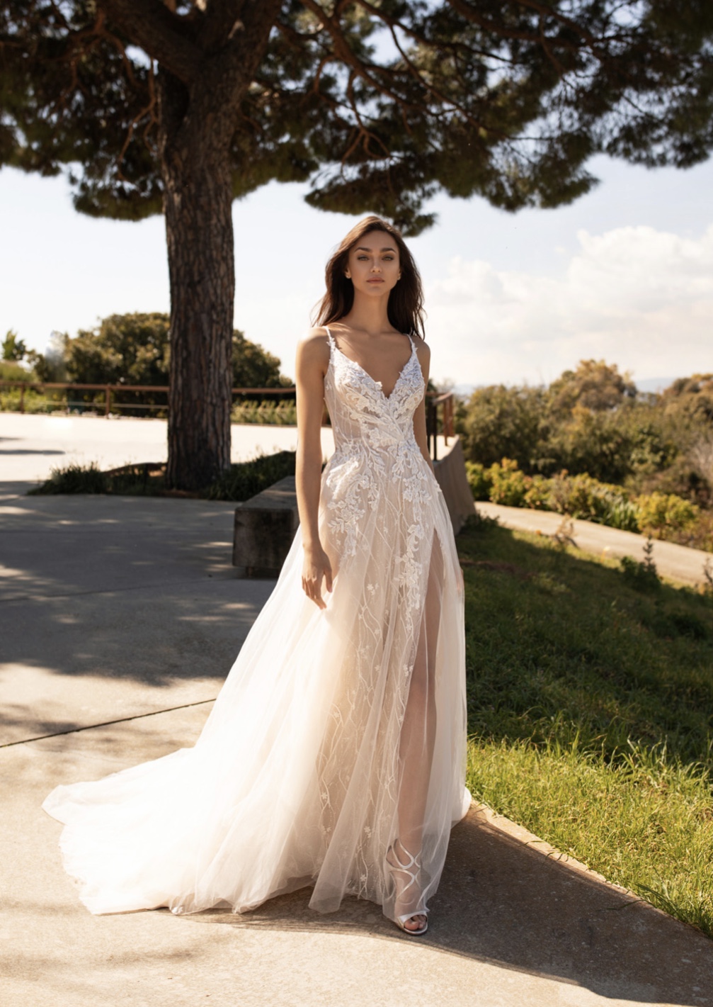 Nieuwe blush Pronovias jurk met open rug Trouwjurkenplaza