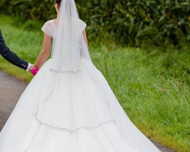 Schitterende prinsessen jurk incl hoepel en sluier