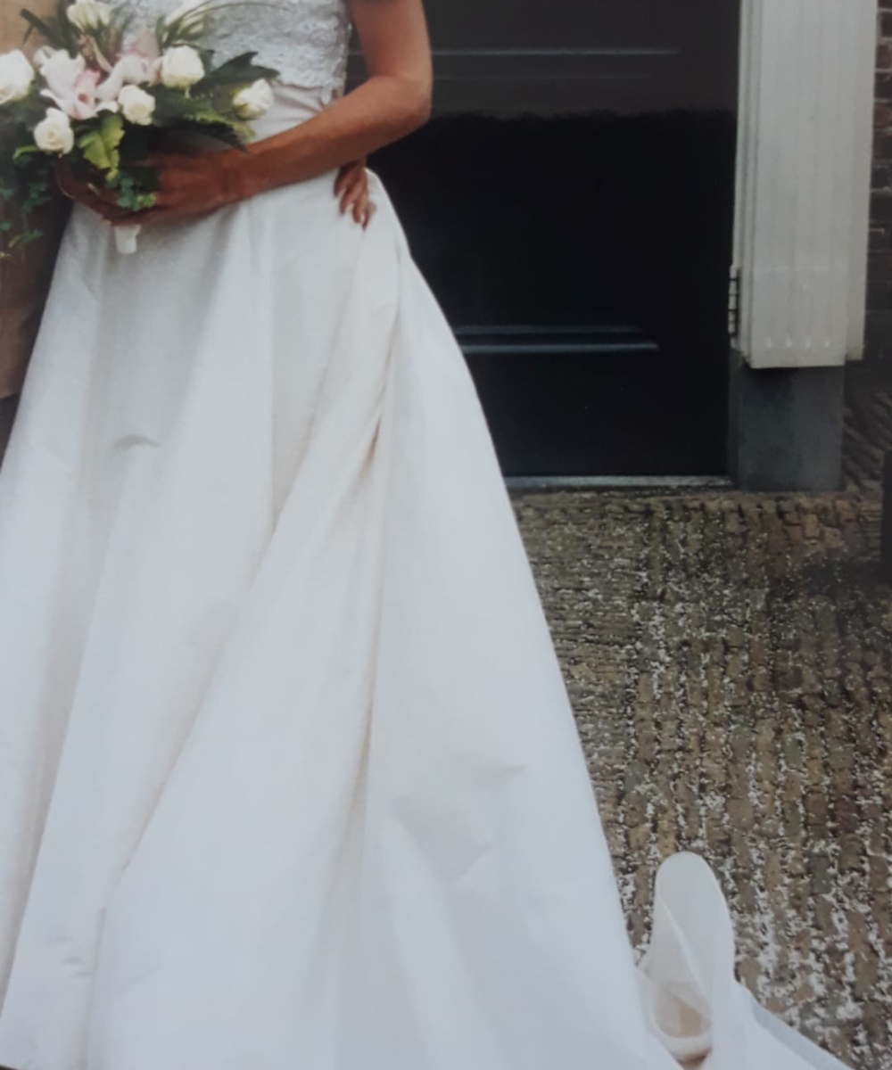 Romantische elegante trouwjurk met pareltjes