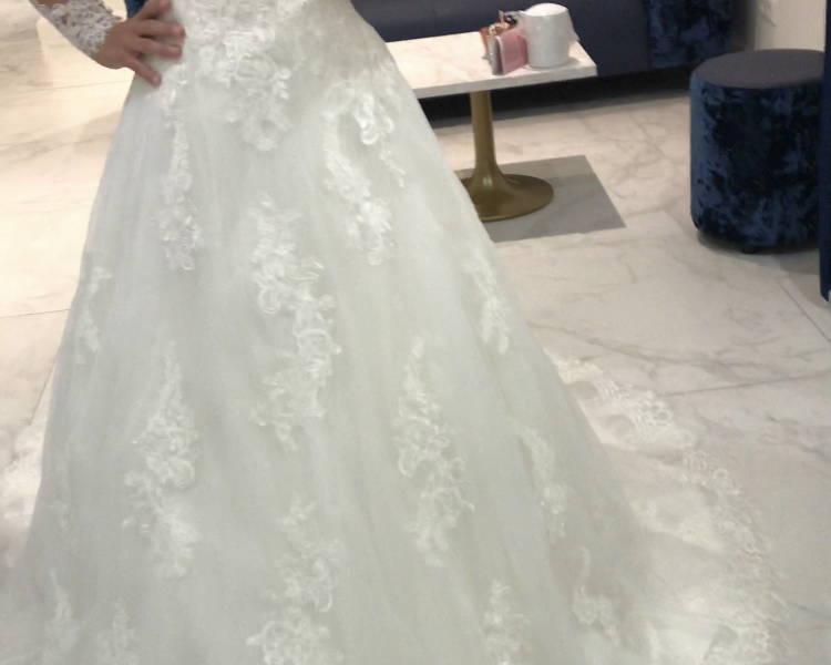 Helemaal nieuw (ongedragen) "The White One" by Rukshana, maat 36!