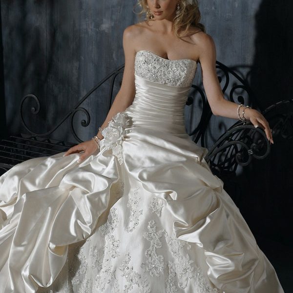 Maggie Sottero Ambrosia - satijn/ivoor/34. Nieuw!