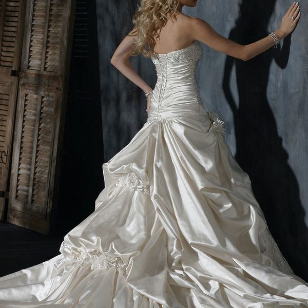 Maggie Sottero Ambrosia - satijn/ivoor/34. Nieuw!