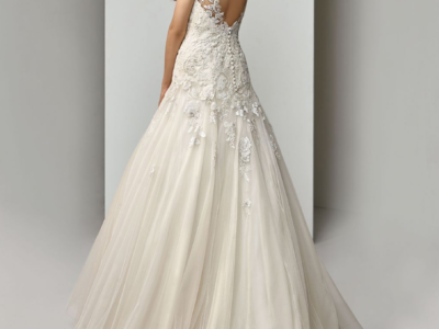 Enzoani Beautiful Bride trouwjurk ivoor met open rug en mooie lange sleep