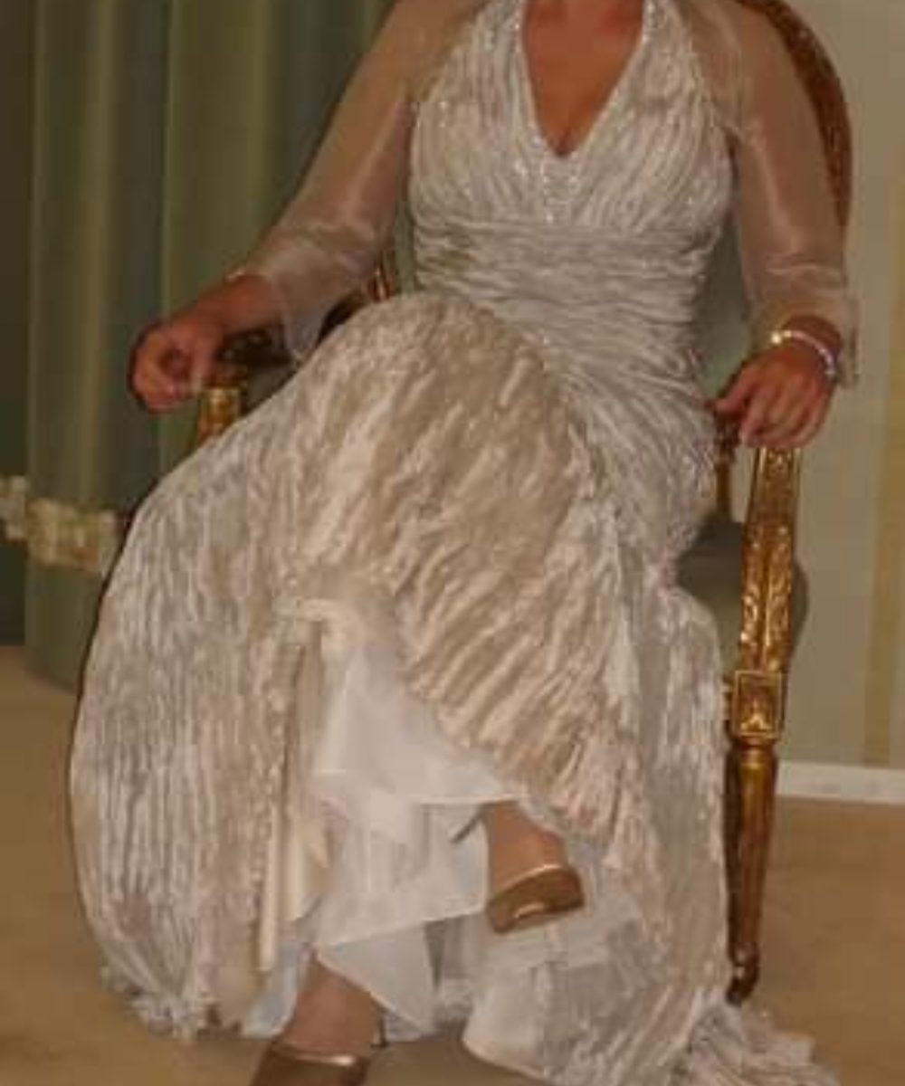 Trouw-of galajurk platina beige, Pronovias,met of zonder mouwtjes.