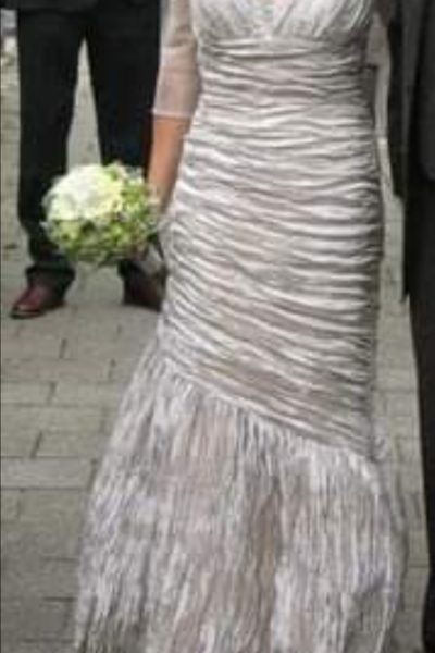 Trouw-of galajurk platina beige, Pronovias,met of zonder mouwtjes.