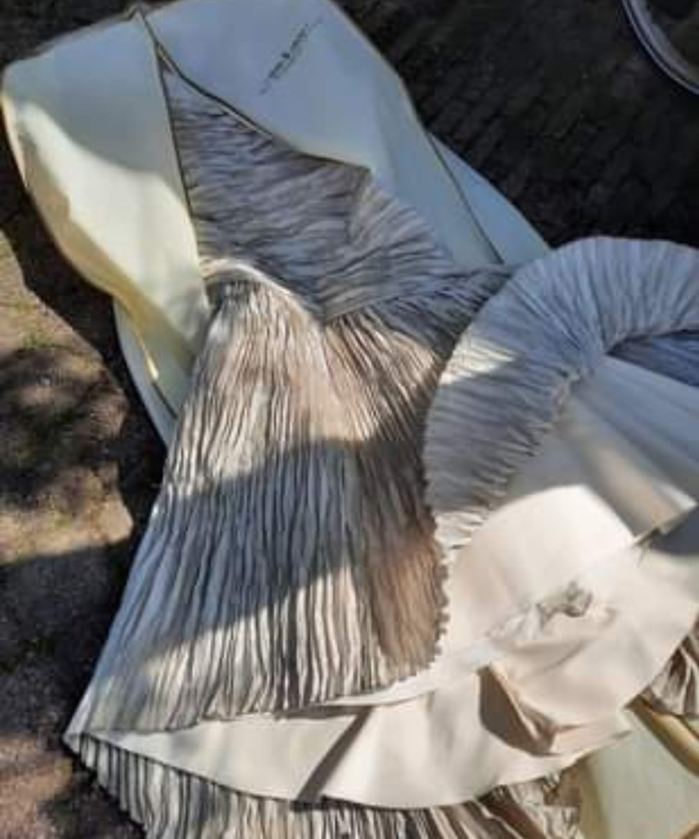 Trouw-of galajurk platina beige, Pronovias,met of zonder mouwtjes.