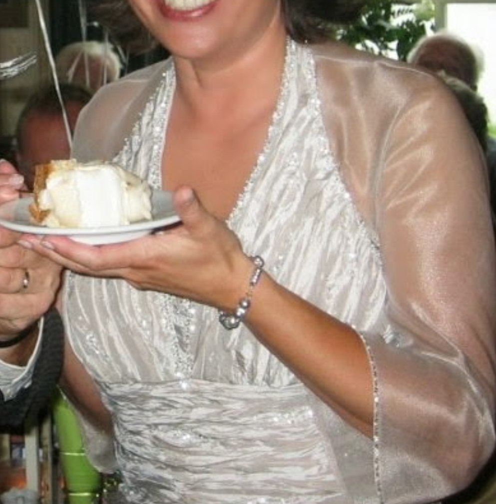 Trouw-of galajurk platina beige, Pronovias,met of zonder mouwtjes.