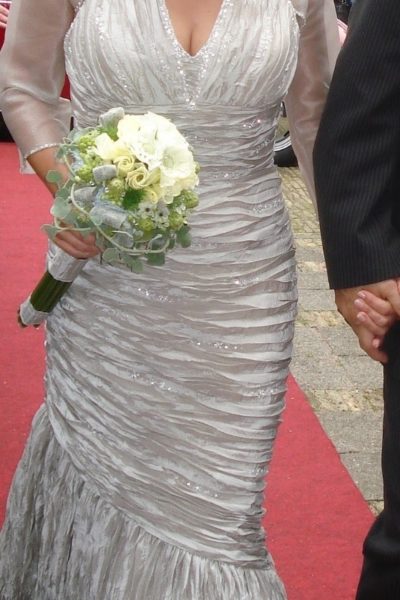 Trouw-of galajurk platina beige, Pronovias,met of zonder mouwtjes.