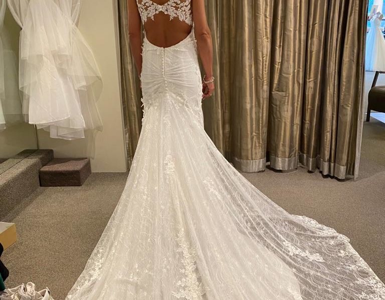 Sincerity trouwjurk met open rug, kant en fishtail silhouet