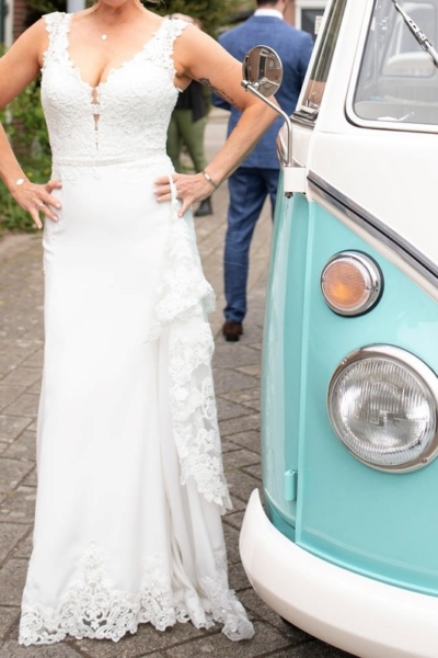 Prachtige Blue by Enzoani aansluitende trouwjurk