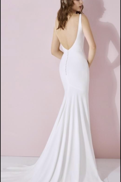 Een gave trouwjurk, White One by St. Patrick