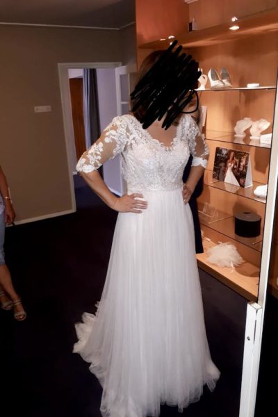 Ongedragen trouwjurk kant, chiffon en mouw te koop
