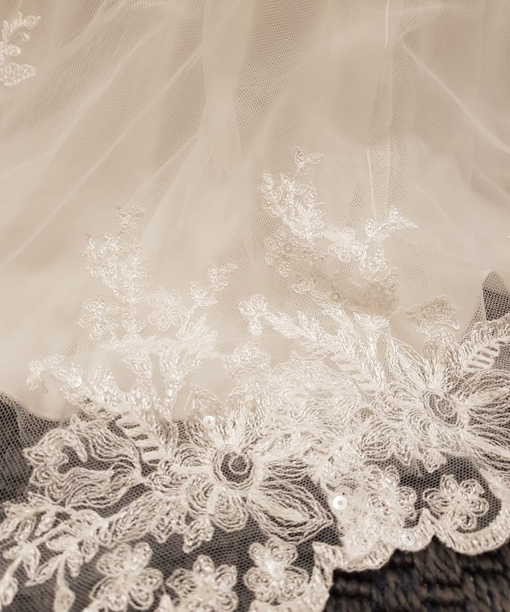 Lillian West Unworn BOHO Weddingdress