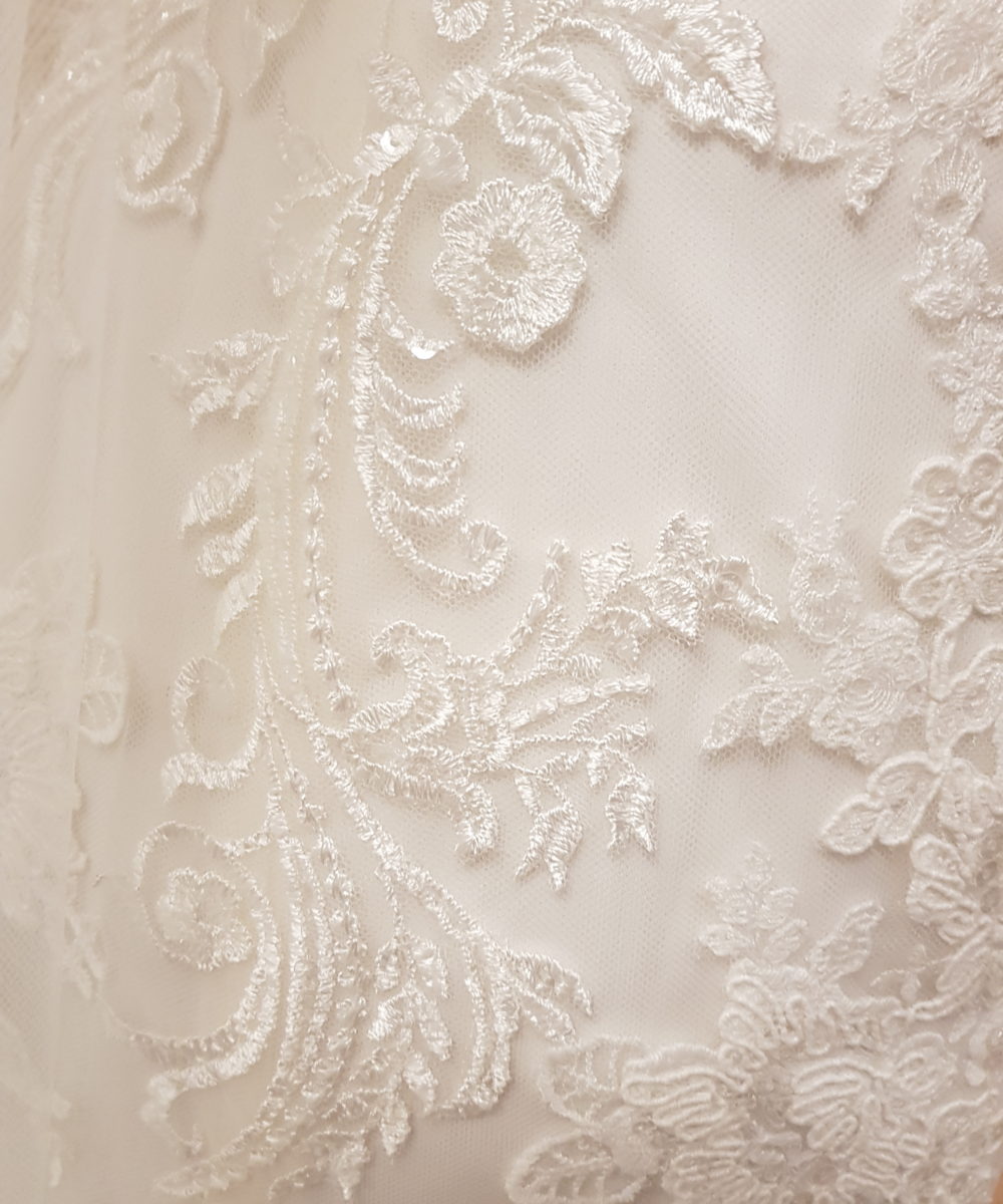 Lillian West Unworn BOHO Weddingdress