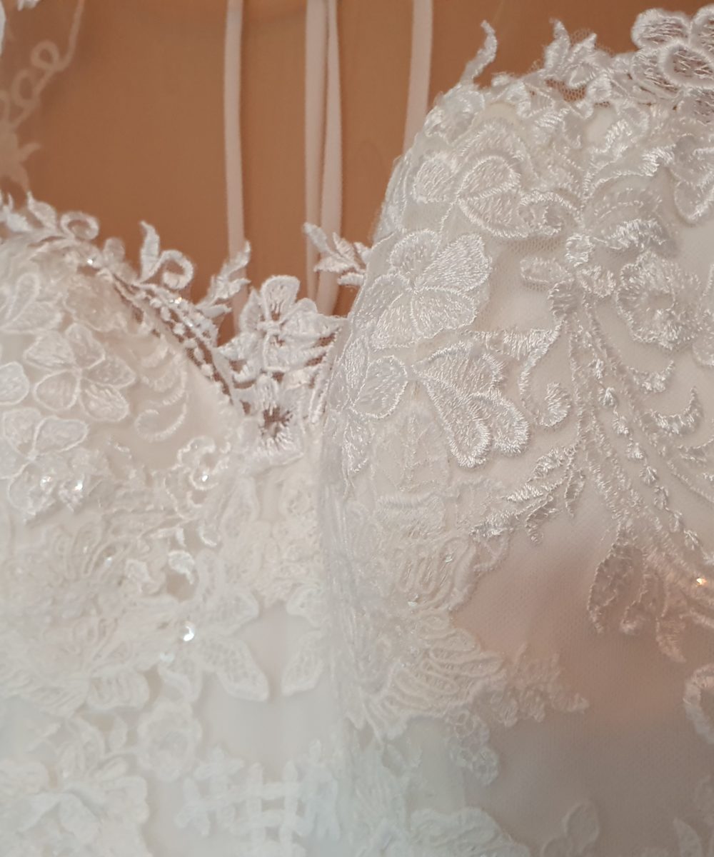 Lillian West Unworn BOHO Weddingdress