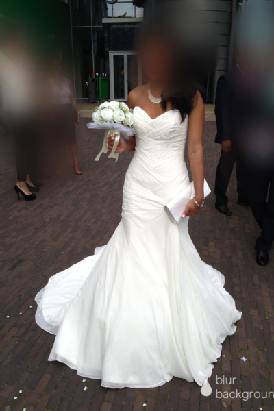 Wedding dress with heart shape back