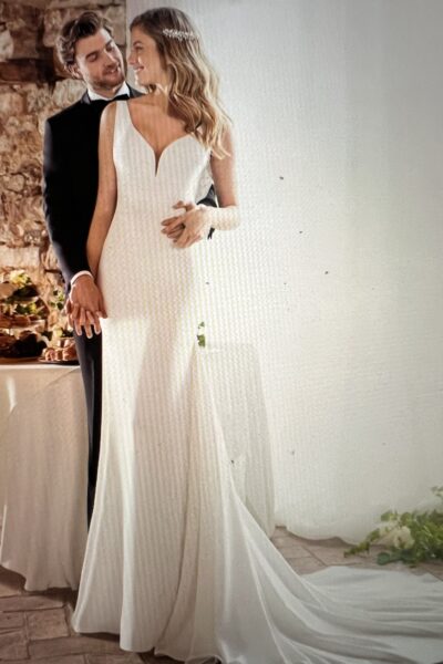 PRONOVIAS ( white one) - model LASKA