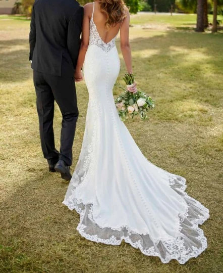 Never worn gorgeous trim minimalistic but not simple Stella York wedding dress