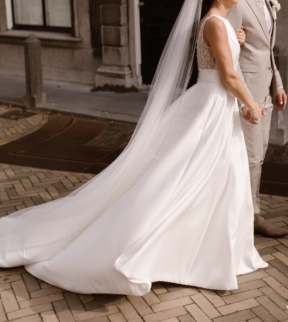 Trendy chique & moderne bruidsjurk van Justin Alexander