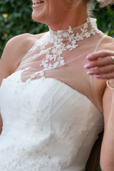 Strapless trouwjurk met losse haltertop