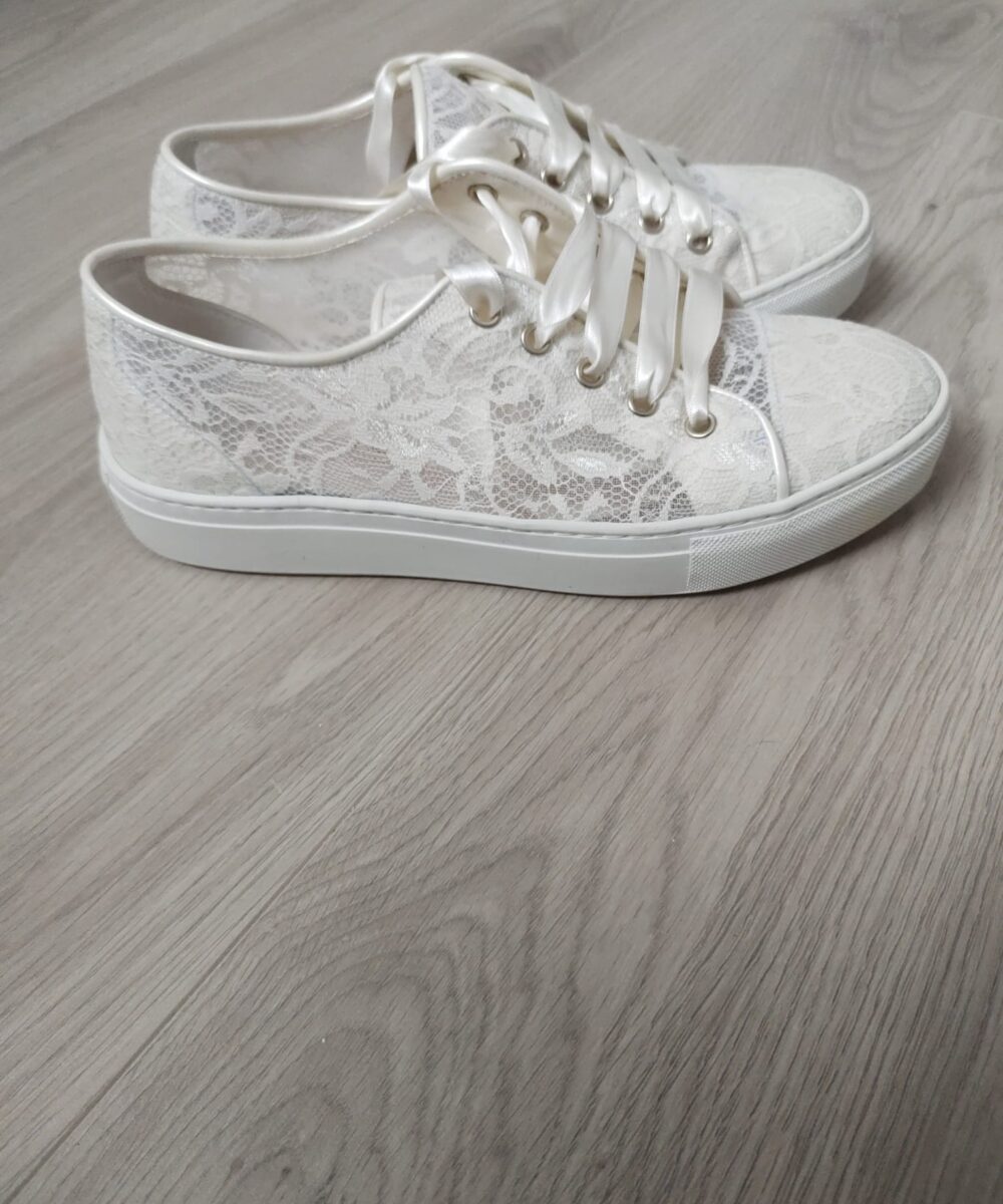 Witte kanten sneakers