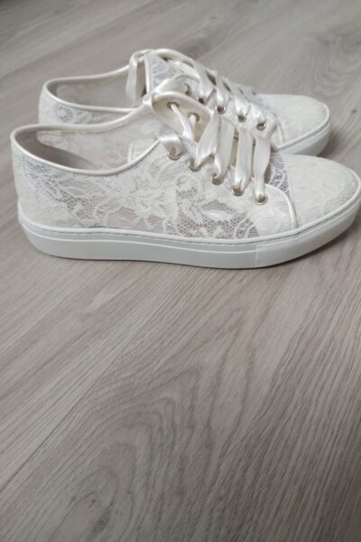 Witte kanten sneakers