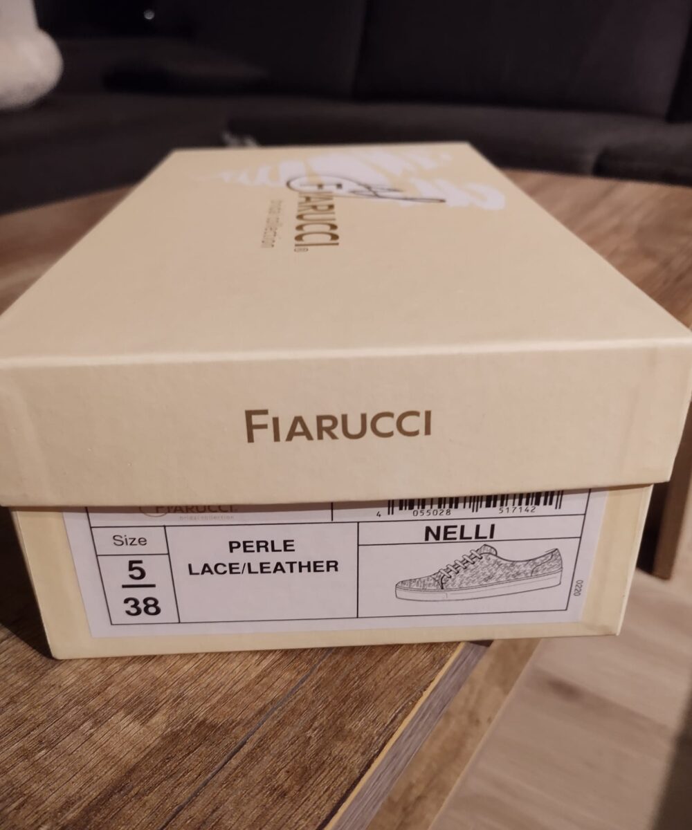 Witte kanten sneakers