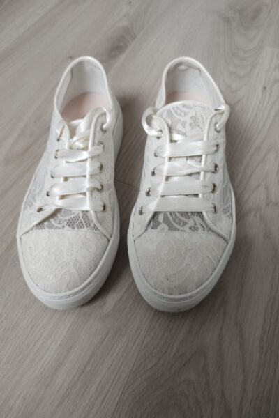 Witte kanten sneakers