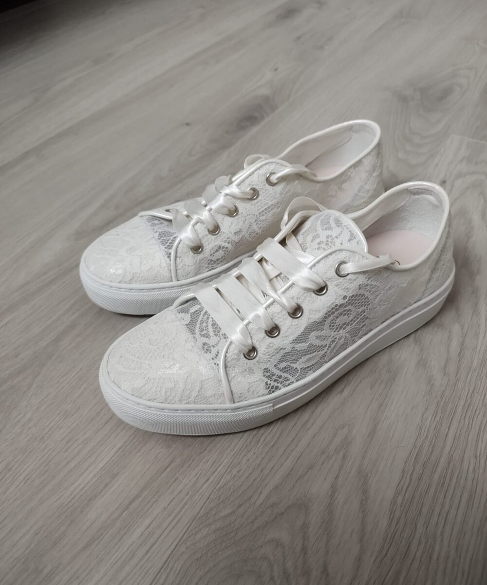 Witte kanten sneakers