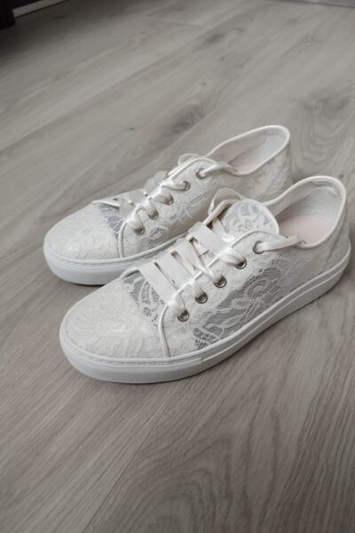 Witte kanten sneakers