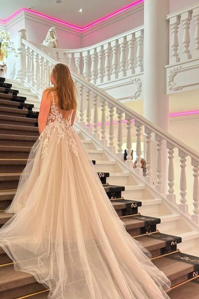 Mijn trouwjurk gekocht bij Koonings the wedding palace is te mooi om zomaar te laten hangen