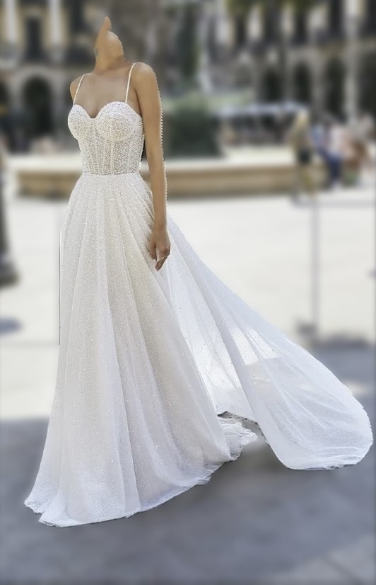 Exclusieve designer trouwjurk, maat 40, van Morilee (met eventueel een losse overrok). volledig bezet met pareltjes, nooit gedragen