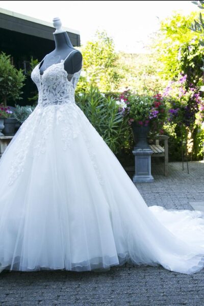 Een romantische A-line jurk incl. Sluier