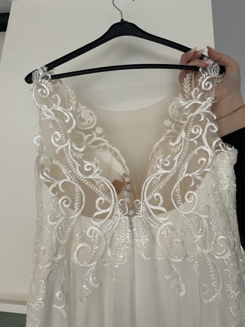 Prachtige Vesc Ivory trouwjurk met split