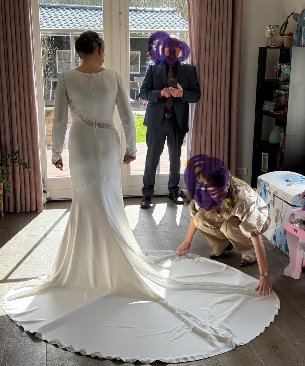 Pronovias Morgan Sign