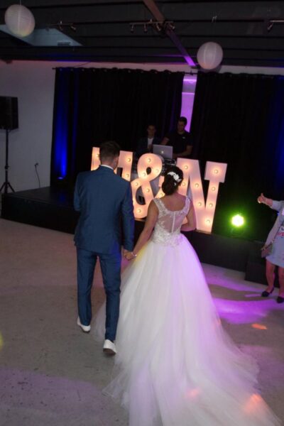Prachtige trouwjurk van Mori Lee met steentjes + sluier en hoepel