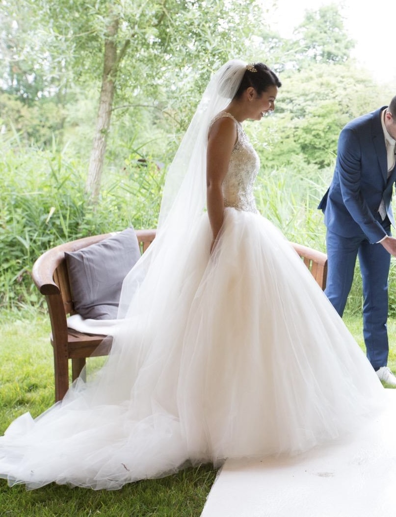 Prachtige trouwjurk van Mori Lee met steentjes + sluier en hoepel
