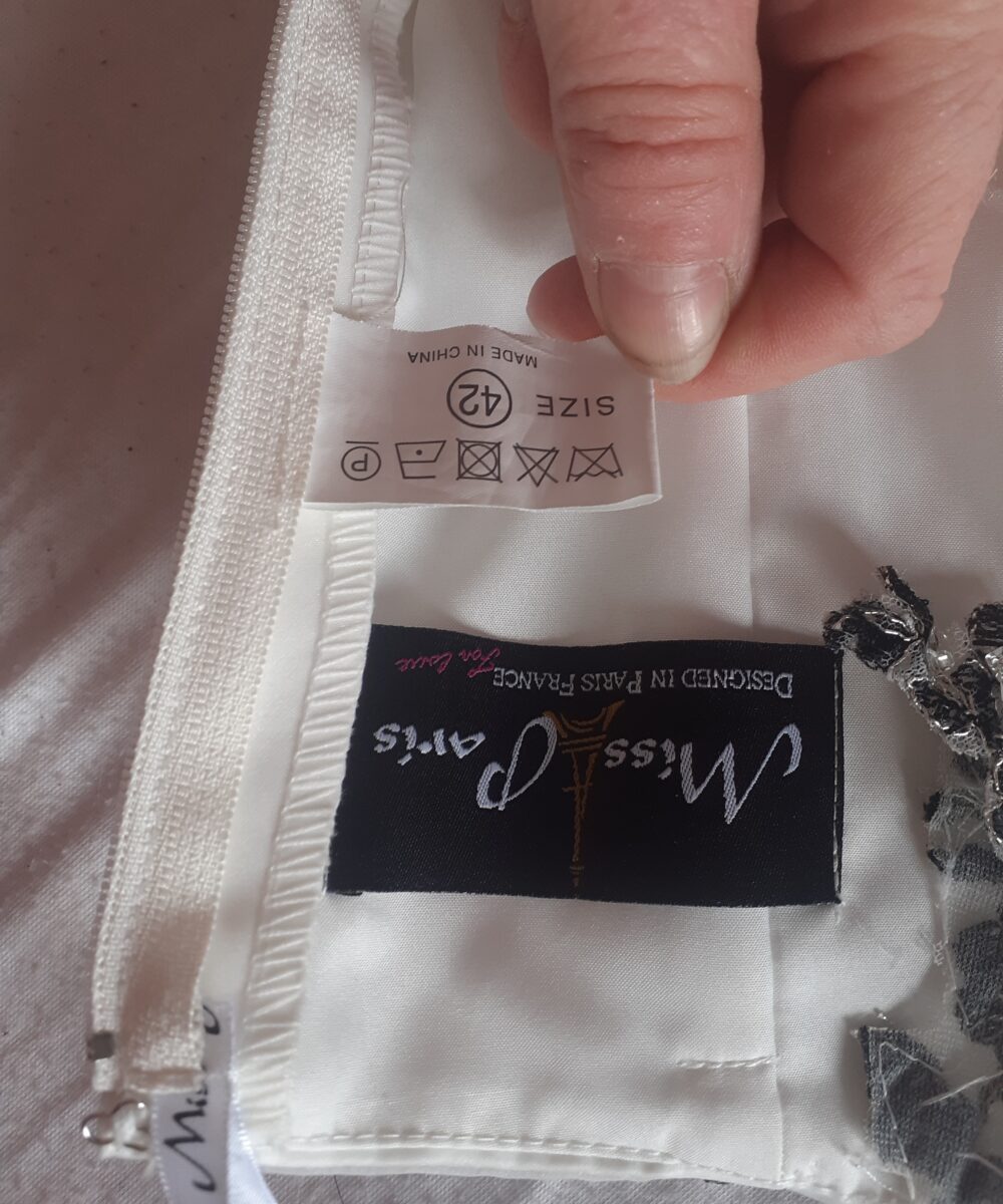 Witte Trouw jurk met Antreciete details van Miss Paris