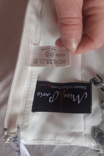 Witte Trouw jurk met Antreciete details van Miss Paris