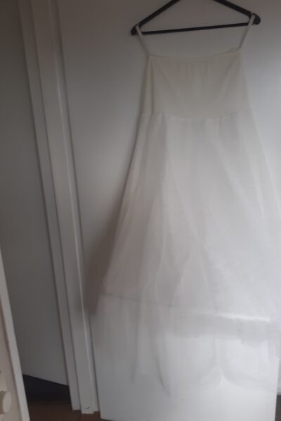 Witte Trouw jurk met Antreciete details van Miss Paris