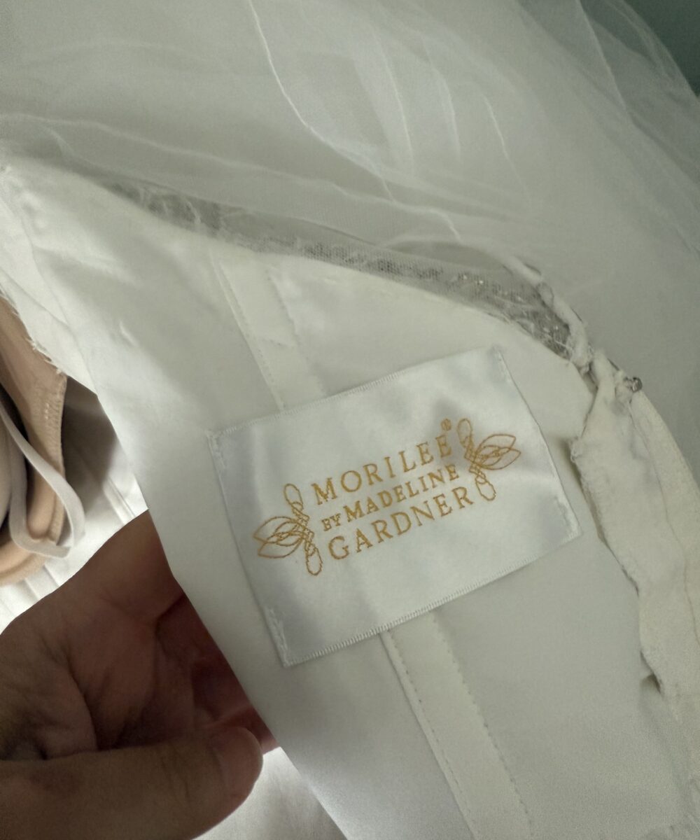 Prachtige trouwjurk van Mori Lee met steentjes + sluier en hoepel
