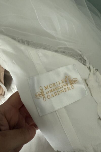Prachtige trouwjurk van Mori Lee met steentjes + sluier en hoepel