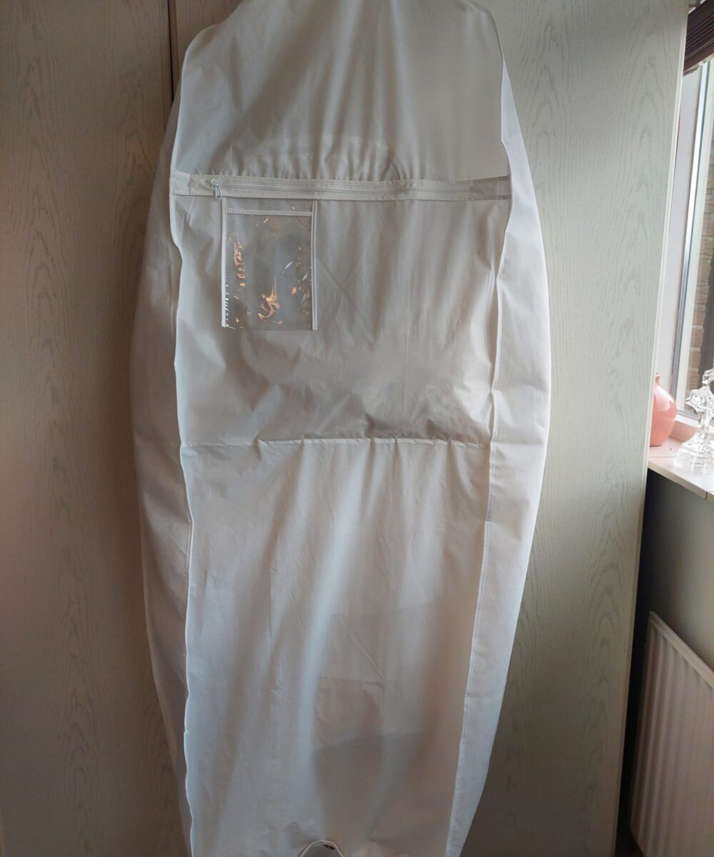 Trouwjurk Bianco Evento limited (mt 40), inclusief petticoat (Poerier S) en lange sluier.
