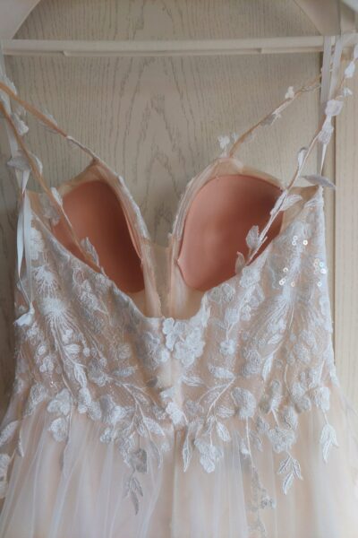 Trouwjurk Bianco Evento limited (mt 40), inclusief petticoat (Poerier S) en lange sluier.