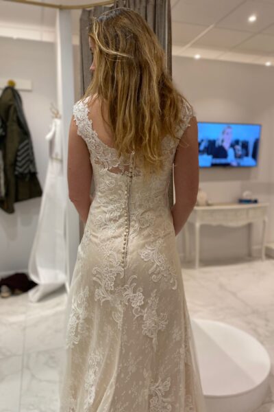 Nooit gedragen elegante trouwjurk