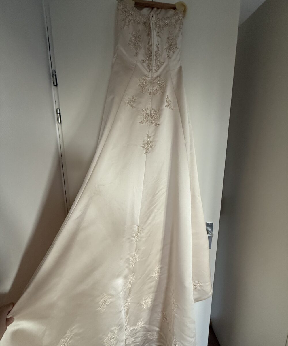 Pronuptia strapless trouwjurk met lange sleep