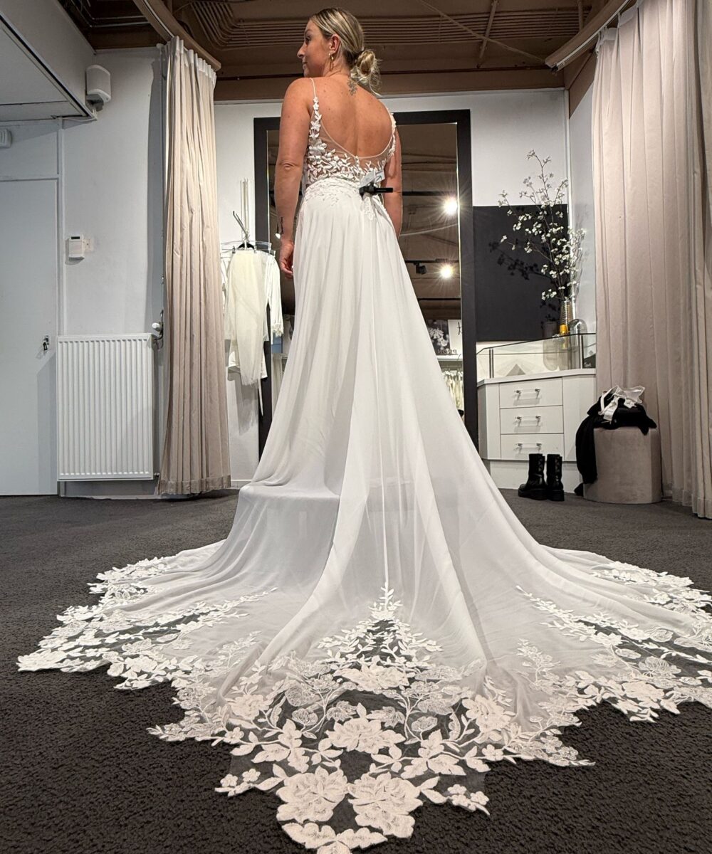 Bruidsjapon Modeca bridal maat 38 met sluier