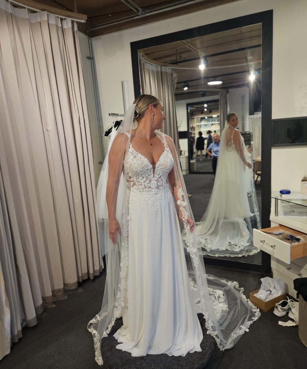 Bruidsjapon Modeca bridal maat 38 met sluier