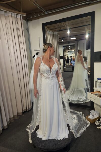 Bruidsjapon Modeca bridal maat 38 met sluier